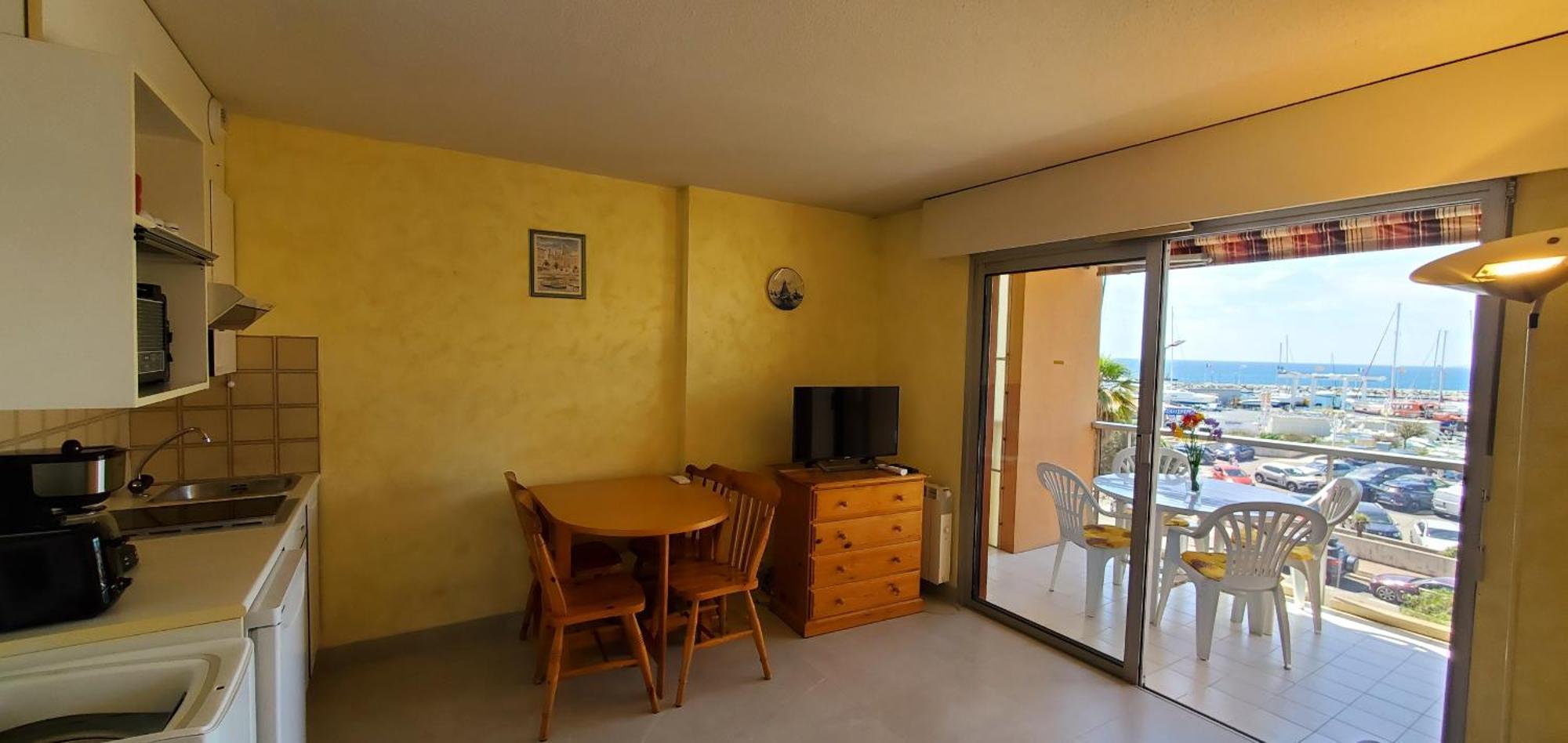 Le Capitole Vue 27m2 2 Adultes 2 Enfants Avec Climatisation Et Garage Fréjus