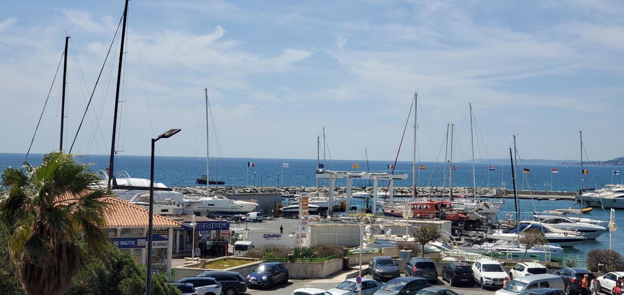 Le Capitole Vue 27m2 2 Adultes 2 Enfants Avec Climatisation Et Garage Appartement Fréjus